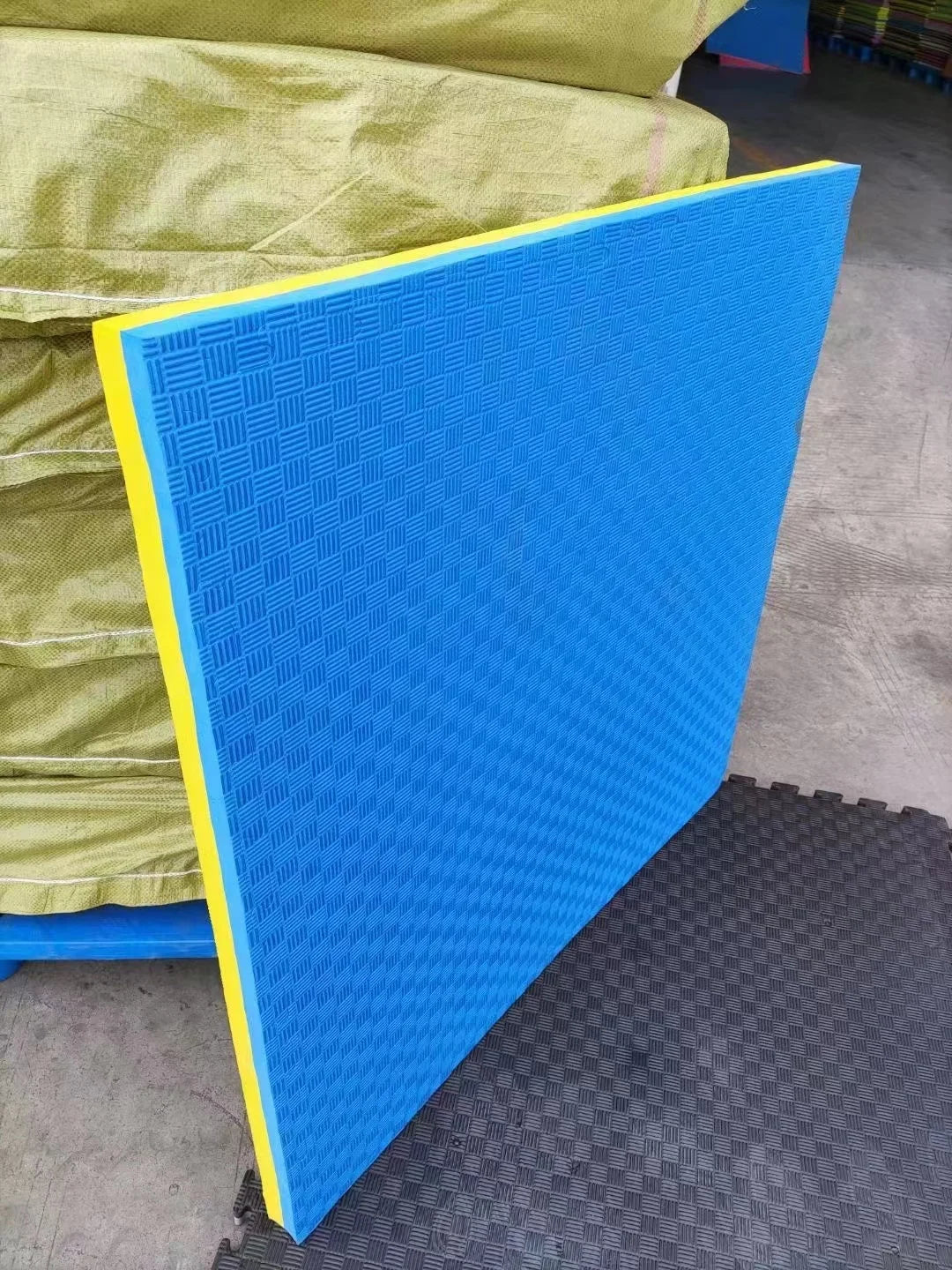 Dovetail Pattern EVA Foam Interlocking Tiles Protective Flooring Mat Puzzle Exercise Mat for Gym Tatami Foam Mat 1Mx1M 5cm