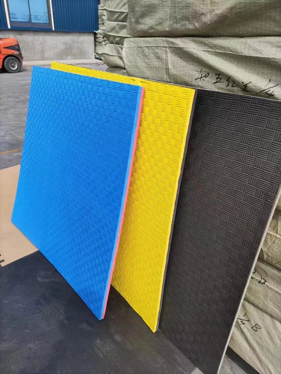 Tatami Puzzle Foam Mats 100x100cm 2/2.5/3/4cm Thick EVA Interlocking Gym Floor Mats Customizable